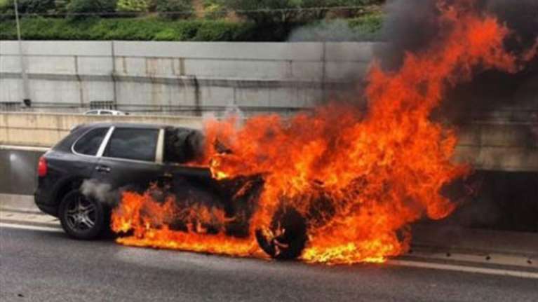 Δείτε το βίντεο από το τζιπ του Μαυρίκου που κάηκε στην Αττική Οδό