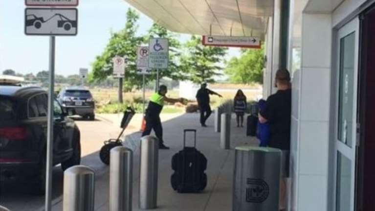 Πυροβολισμοί στο αεροδρόμιο του Ντάλας- Σκληρό video