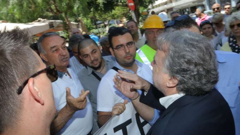 Με αποδοκιμασίες η υποδοχή Κατρούγκαλου στο Ηράκλειο