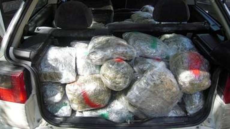 Καστοριά: Βγήκαν βόλτα με το αμάξι και ...35 κιλά κάνναβη