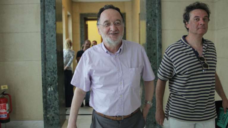 Λαφαζάνης: Ένα ξενόδουλο μνημονιακό σκηνικό πνίγει τη χώρα