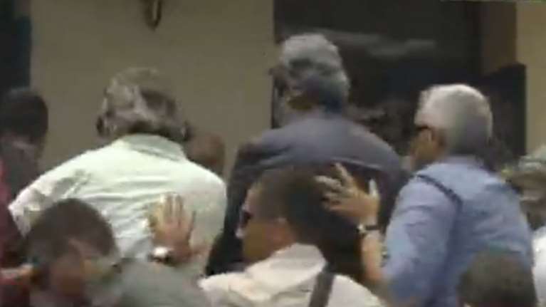 Θερμή υποδοχή στον Πολάκη από πολίτες στην Ιεράπετρα