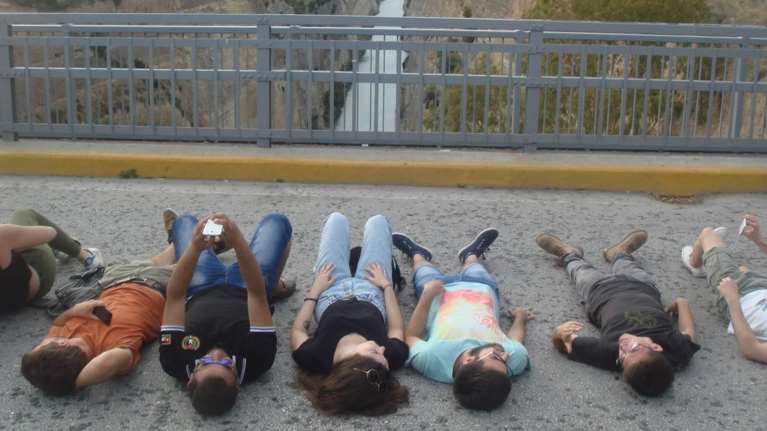 Ξαπλωμένοι φοιτητές αρχιτεκτονικών σχολών «έκλεισαν» τον Ισθμό της Κορίνθου