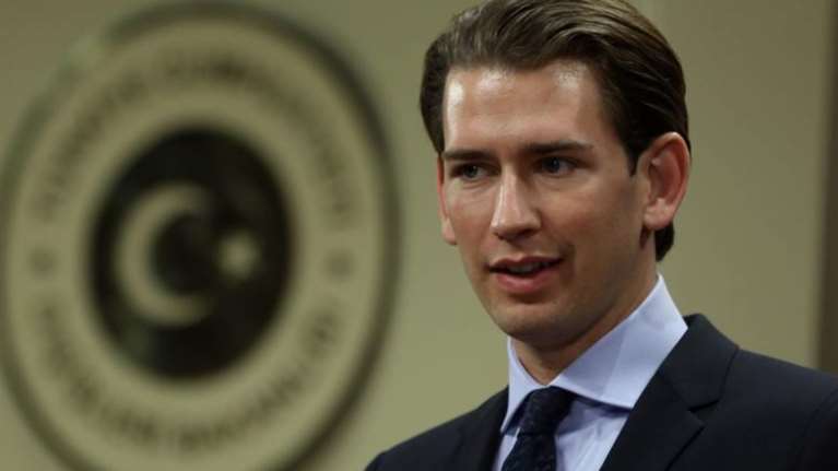 Αυστριακός ΥΠΕΞ: Πραγματικότητα ο εγκλεισμός προσφύγων στα ελληνικά νησιά