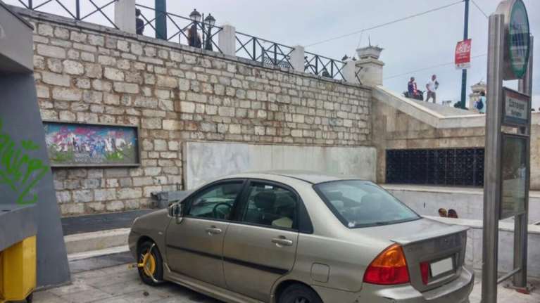 Κουίζ: Που βρίσκεται το εικονιζόμενο αυτοκίνητο και τι έπαθε ο οδηγός του;