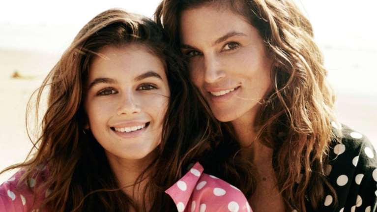 Κατά μάνα κατά κόρη, αλλά... χωράει ο κόσμος δύο Σίντι Κρόφορντ;