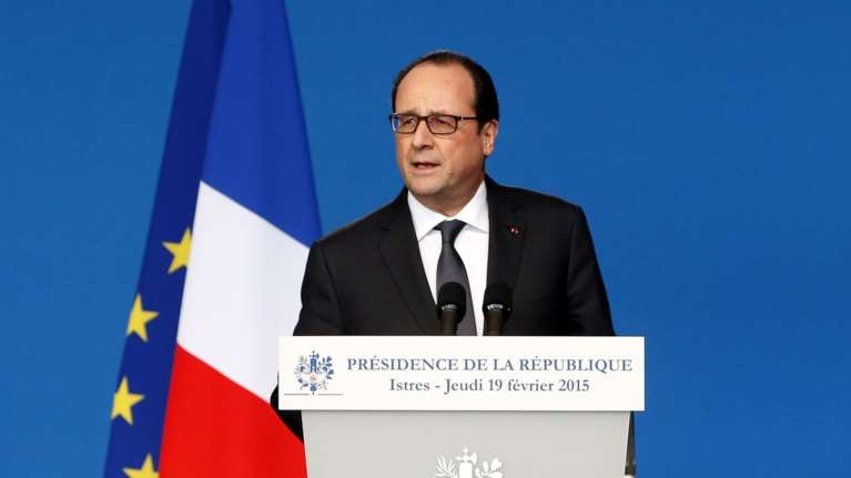 Με απαγόρευση διαδηλώσεων λόγω Euro απειλεί ο Ολάντ