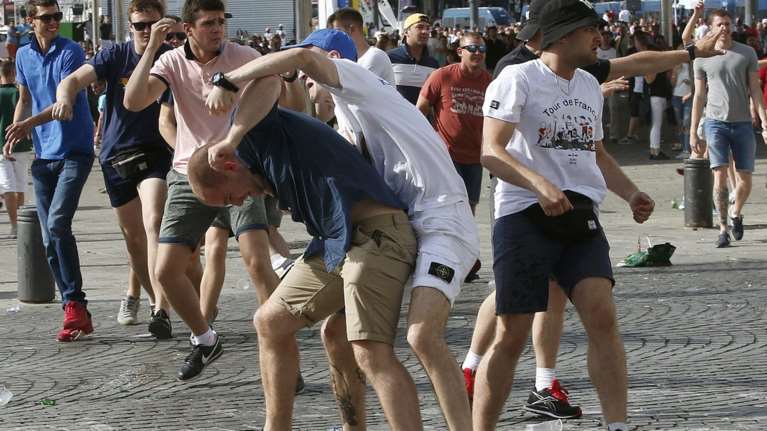 Η Μόσχα τα βάζει με το Παρίσι για τη σύληψη ρώσων φιλάθλων στο Εuro