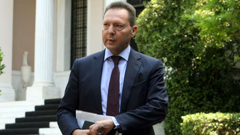 Γιατί ο Στουρνάρας βάζει «πάγο» στην κυβέρνηση για τον ΦΠΑ