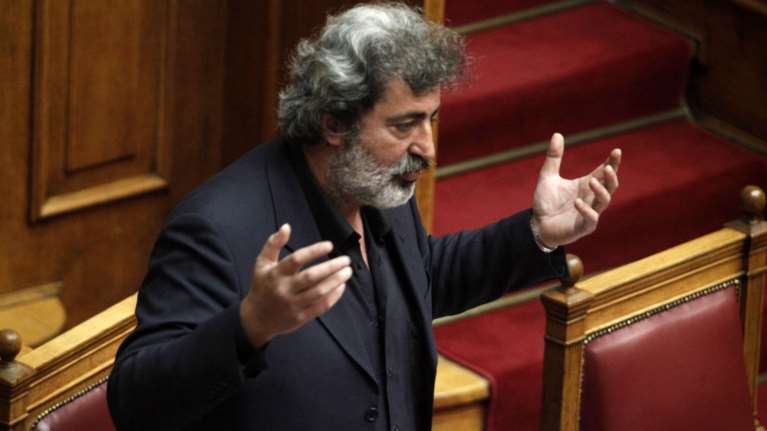 Ο Πολάκης ειρωνεύεται τους «Παραιτηθείτε» στο Σύνταγμα