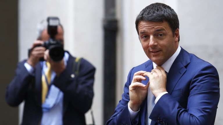 Ο Ρέντσι γιορτάζει την κατάργηση του «ΕΝΦΙΑ» για την πρώτη κατοικία