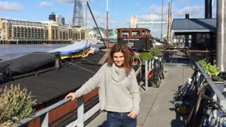 Η δολοφονία της Κοξ που μπορεί να «σκοτώσει» το Brexit