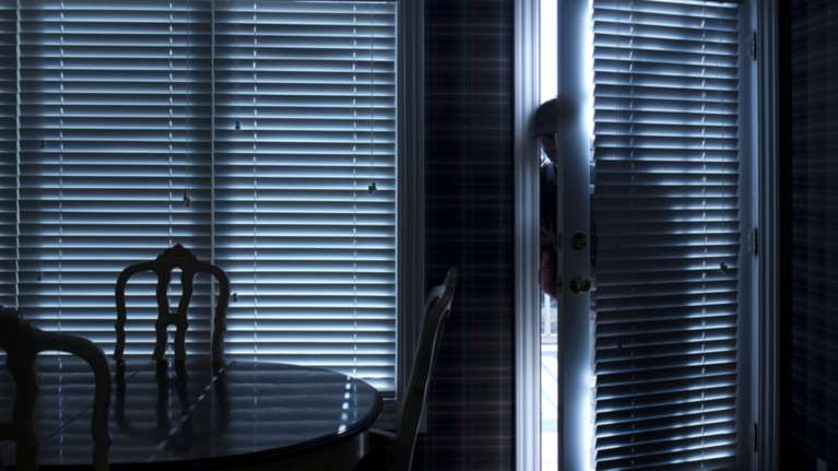 Η περίεργη ληστεία με τα 120.000 ευρώ στον ...καταψύκτη