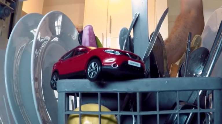 Οταν σκέφτεσαι &quot;πλένω αυτοκίνητο&quot; δεν εννοείς αυτό!