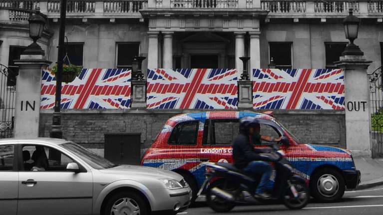 Ενώ το Brexit κατεβαίνει, η Ε.Ε. ετοιμάζει «Σχέδιο Β»