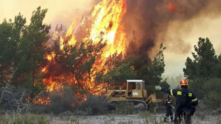 Συνεχίζεται η μάχη με τις φλόγες στη Ρόδο - Φωτο &amp; Βίντεο
