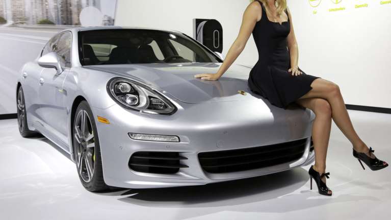 Goldman Sachs: Συμφωνίες εκατομμυρίων σε γιοτ με συνοδούς πολυτελείας