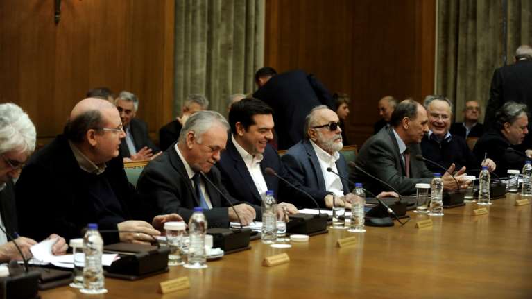 Οι φωνές των ατάκτων υπουργών προβληματίζουν το Μαξίμου