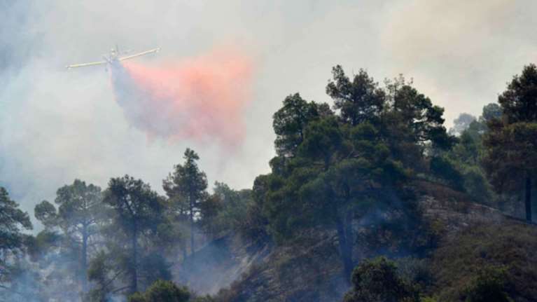 Κόλαση φωτιάς και εκρήξεις στην Κύπρο