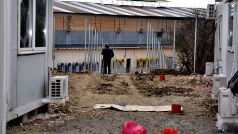 Συμπλοκή με έναν νεκρό το πρωί στο hot spot της Χίου