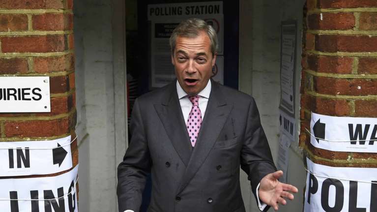 Σε Brexit ελπίζει ο Φάρατζ ζητά παραίτηση Κάμερον