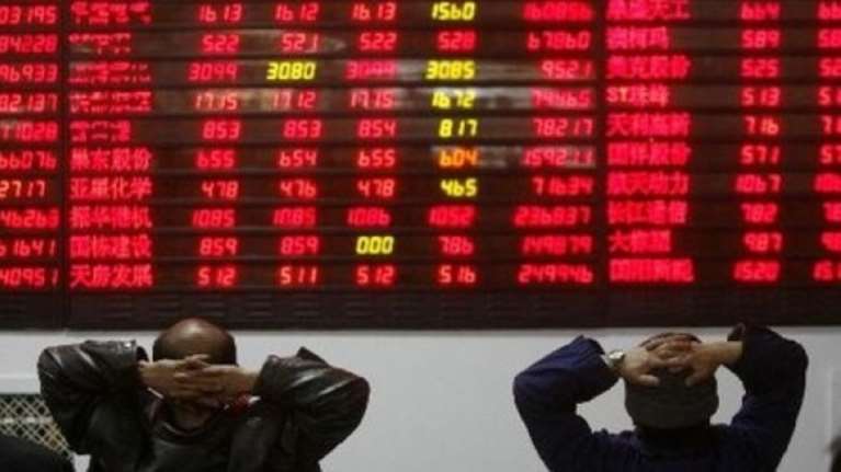 «Σφαγή» στις αγορές: Στα επίπεδα του 1985 η στερλίνα