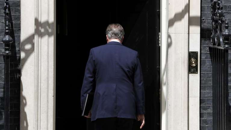 Ραγδαίες εξελίξεις: Αναμένεται παραίτηση Κάμερον;