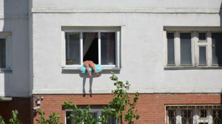 Αυτό είναι το είδωλο του φετινού καλοκαιρινού μαυρίσματος-Δείτε φωτο