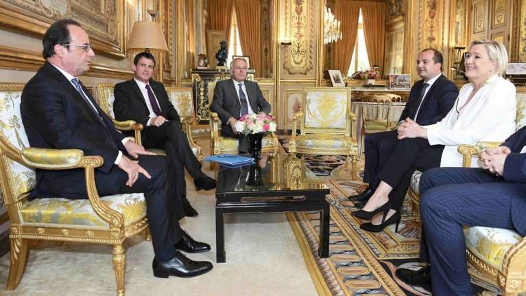 Η επιστροφή της ακροδεξιάς στη Γαλλίας σε μία φωτoγραφία: Η Λέπεν στο Ελιζέ