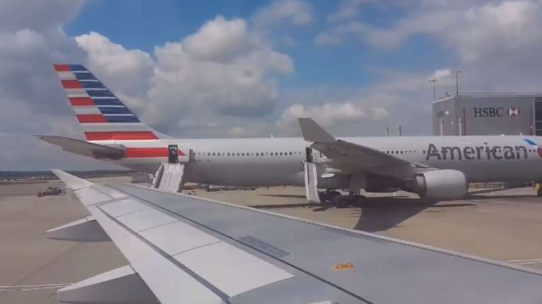 Εκκενώθηκε αεροσκάφος της American Airlines στο Heathrow