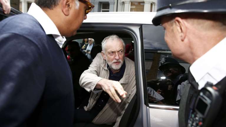 Βαθιά κρίση στους Εργατικούς με «βροχή» παραιτήσεων-Κόρμπιν:Δεν παραιτούμαι