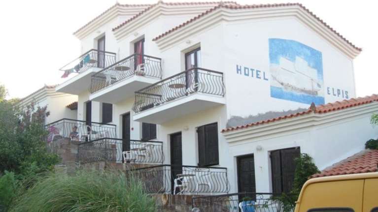 Σφράγισαν ξενοδοχείο στην Λέσβο που ήθελαν να το κάνουν κέντρο προσφύγων