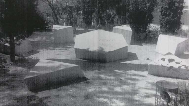 Βεβήλωσαν την Εβραϊκή Συναγωγή με άγνωστο σχέδιο σε λατινική γραφή