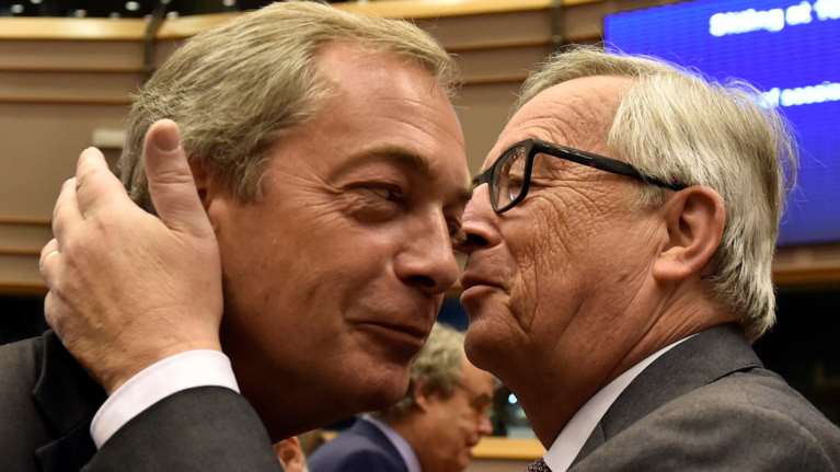 Γιούνκερ σε Φάρατζ: Τι κάνεις εσύ εδώ, ψήφισες exit...