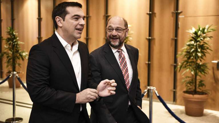 Τσίπρας για δημοψήφισμα: Στη Βρετανία φέρθηκαν ευγενικά ,σ&#39; εμάς επιθετικά