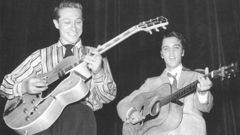 O ΄Ελβις «ροκάρει» πάλι μαζί με τον Σκότι Μουρ (Βίντεο)