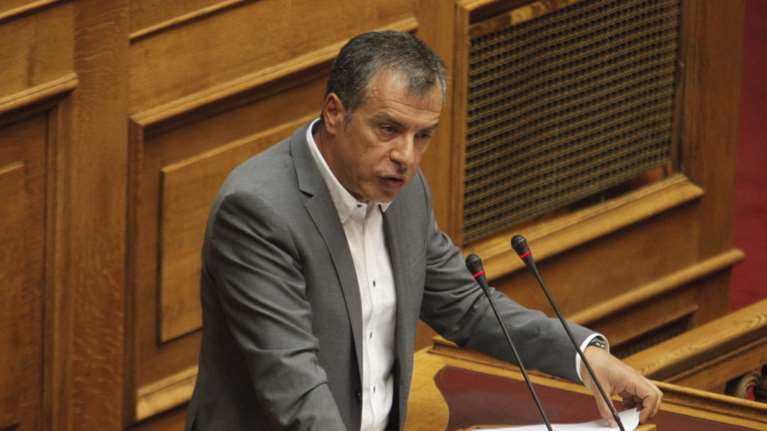 Θεοδωράκης για Cosco: Η κυβέρνηση στέλνει κακά μηνύματα στους επενδυτές