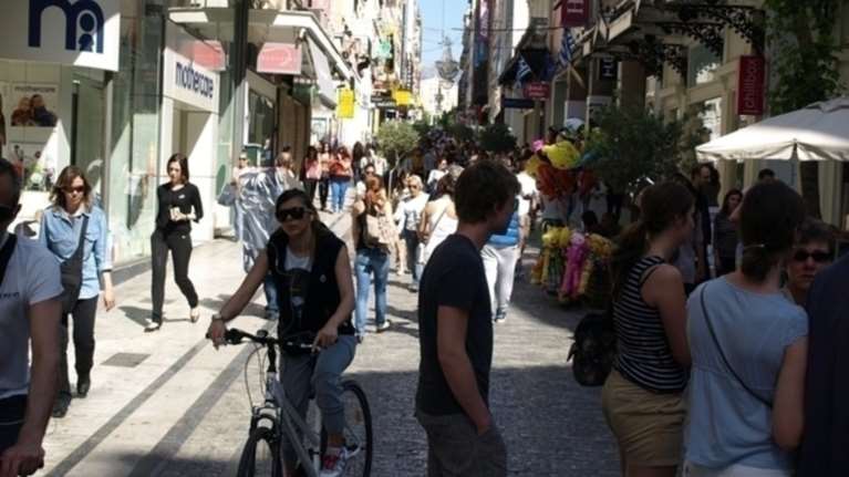 Ευρωβαρόμετρο: Το 74% των ευρωπαίων επιλέγει το «μαζί στην Ε.Ε»