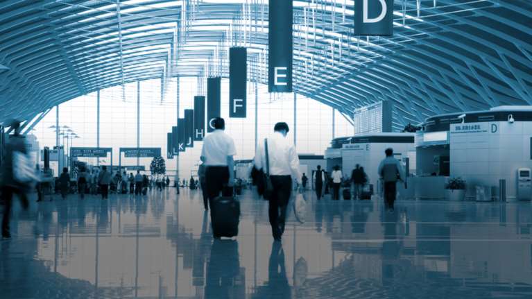 Η κρίση «έδιωξε» μισό εκατομμύριο Ελληνες από τη χώρα