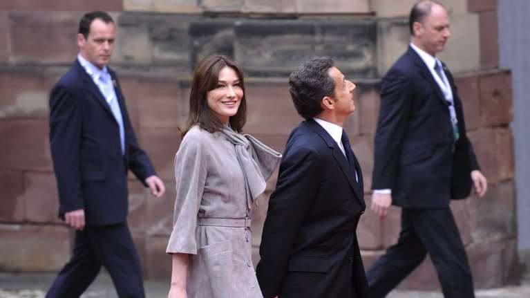 Γιατί η Κάρλα Μπρούνι θα έκοβε το λαρύγγι του Σαρκοζί