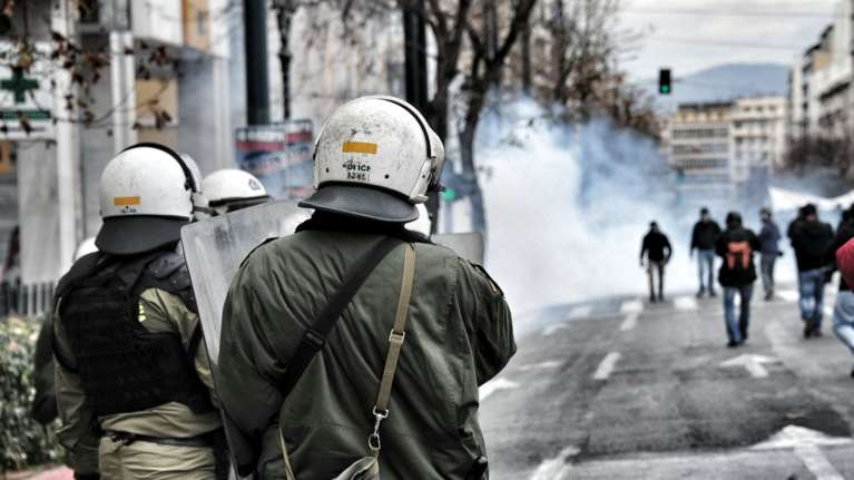 Νέες επιθέσεις με μολότοφ εναντίον ΜΑΤ στα Εξάρχεια