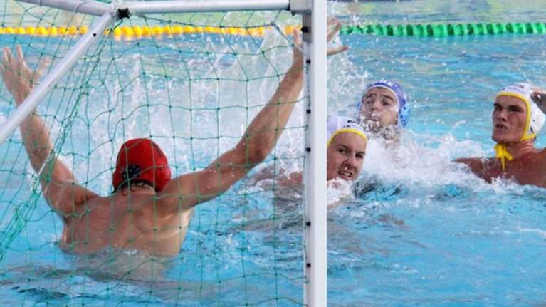 Σύρραξη παικτών και διακοπή στο Κροατία-Ελλάδα