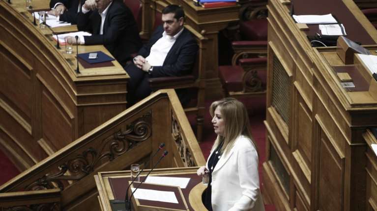 Η κυβέρνηση επιμένει για τους 200 και μετά το «Οχι» της Φώφης