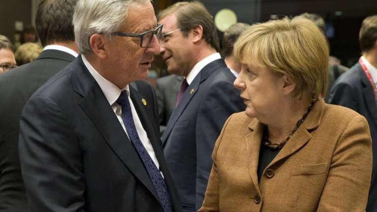 Γιατί η Μέρκελ θεωρεί πλέον πρόβλημα τον Γιούνκερ