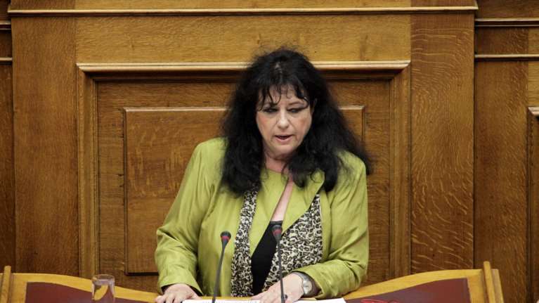 Η Βαγενά το τερματίζει:Θα δίνω 4000 ευρώ το μήνα σε όσους έκοψαν το ΕΚΑΣ