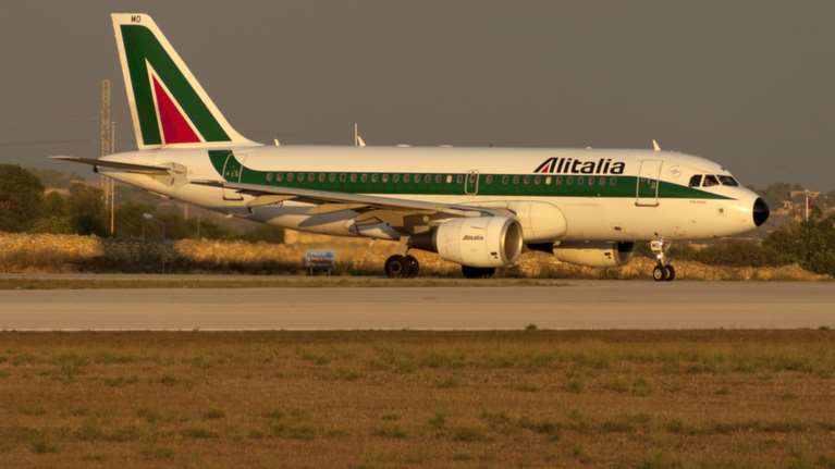 Η Alitalia ακυρώνει δεκάδες πτήσεις για την Τρίτη λόγω απεργίας