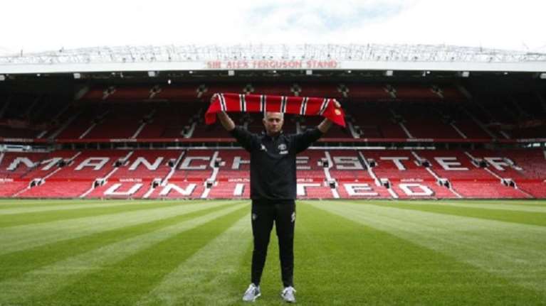 Παρουσίαση Μουρίνιο με καρφιά στον Βενγκέρ