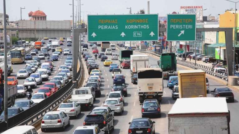 Χάος στην Αθηνών Λαμίας απο 2 τροχαία και στα 2 ρεύματα