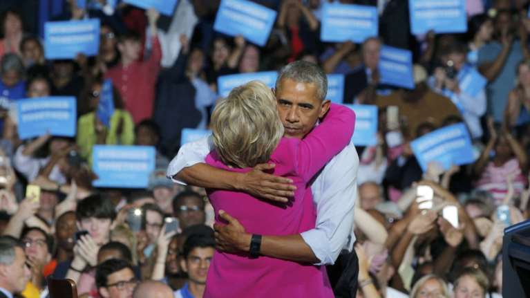 Στη «μάχη» υπέρ της Χίλαρι ο Μπάρακ Ομπάμα
