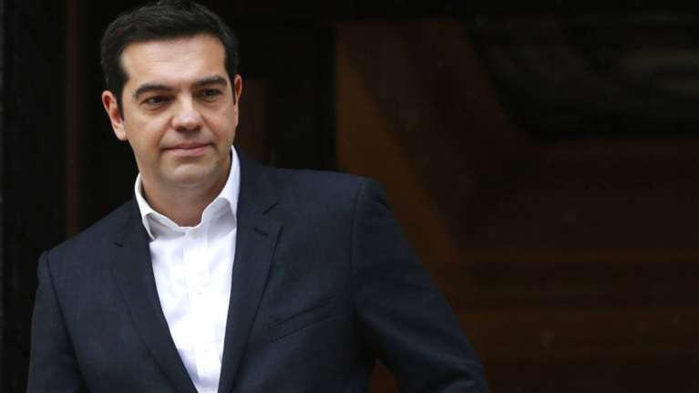 Βloomberg: Επικίνδυνες μανούβρες Τσίπρα με εκλογικό νόμο για να διασωθεί